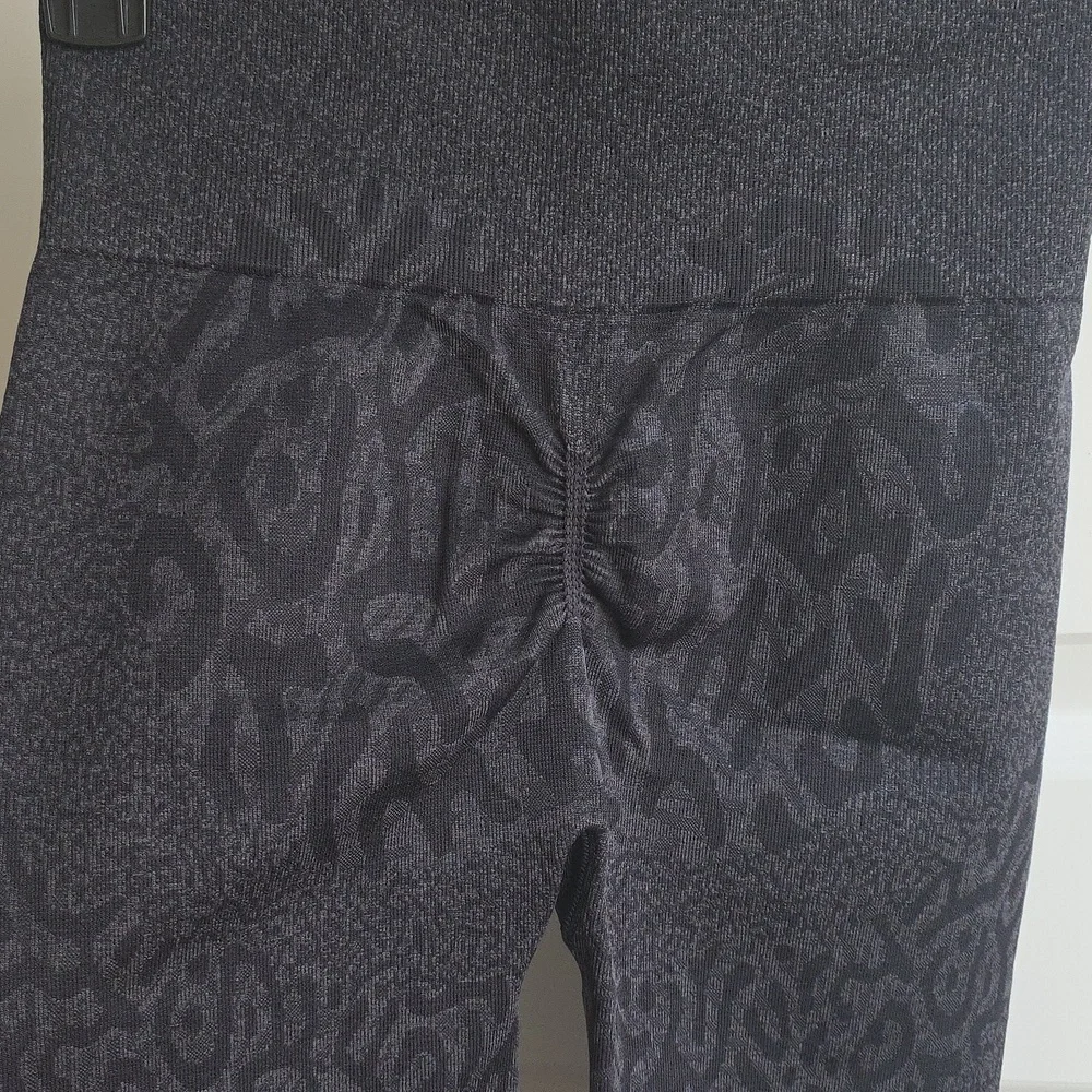 NWOT Gymshark Charcoal Patterned Cheetah Biker Workout Shorts Size Small #g115
